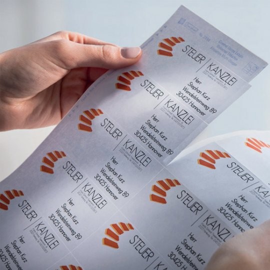 QuickPEEL™ functie van Avery® zorgt ervoor dat etiketten gemakkelijk en snel zijn los te halen van het vel