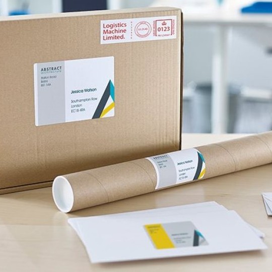 Avery gratis ontwerp en designs voor adres verzend etiketten voor enveloppen en pakketten.