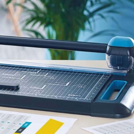 Rolsnijmachines van Avery voor papier
