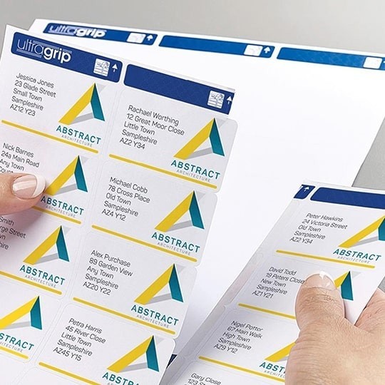 QuickPEEL™ functie van Avery® zorgt ervoor dat etiketten gemakkelijk en snel zijn los te halen van het vel