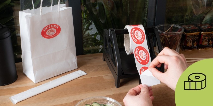 Folie etiketten op rol toegepast op producten