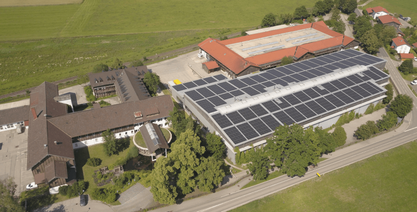 Productielocatie Oberlaindern-DE voorzien van zonnepanelen Productielocatie Oberlaindern-DE voorzien van zonnepanelen