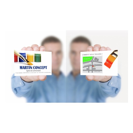 De afbeelding toont een persoon die een visitekaartje vasthoudt. Aan de ene kant staat 'MARTIN CONCEPT' met een penseel en verfpotten. Aan de andere kant staat een kaart met een locatie en de vraag 'COMMENT NOUS TROUVER ?'.